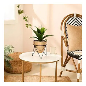 amazon basics Metal Planter with Stand for Decor (Copper Gold)
