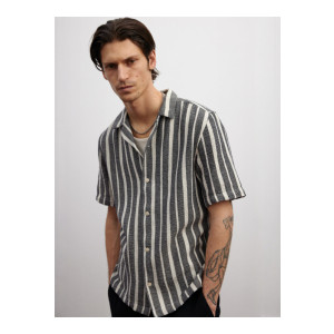 H&M Regular Fit Textured Resort Shirt Deal