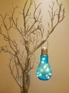 Tucasa Battery Operated LED Bulb Shade Lamp