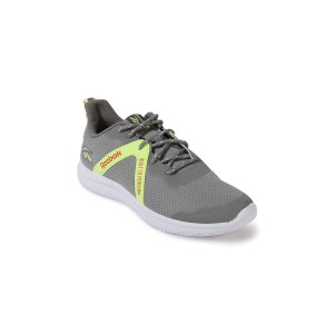 Reebok Persona Wanderer Sneaker at Rs900 | Amazon Deal